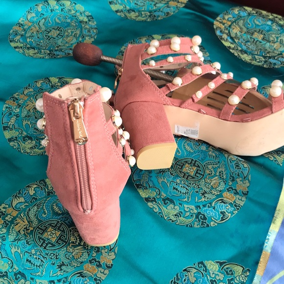 Pink and pearl sandals๐๐๐๐๐๐ - Picture 5 of 5